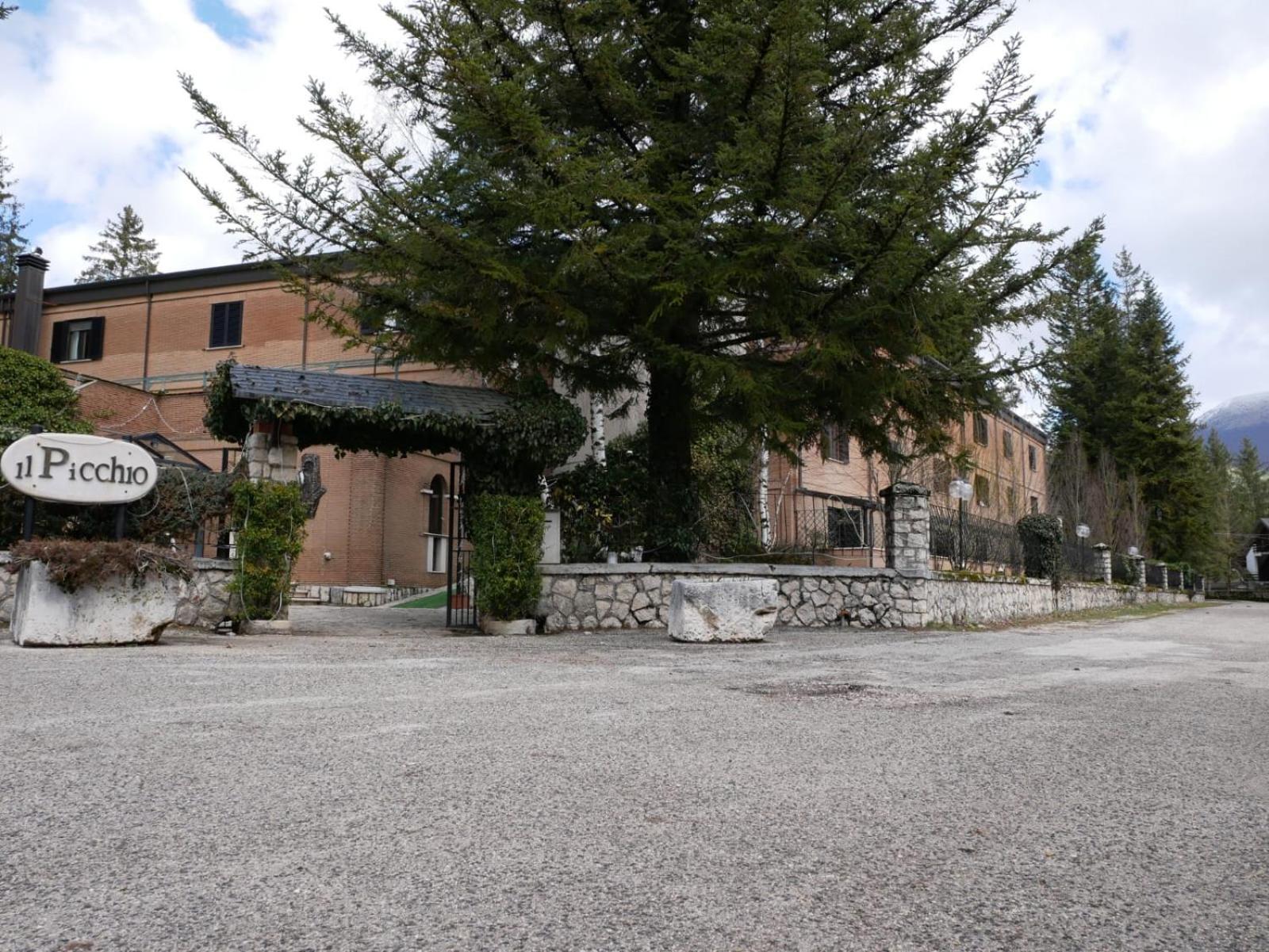 Lh Albergo Il Picchio Пескассероли Экстерьер фото