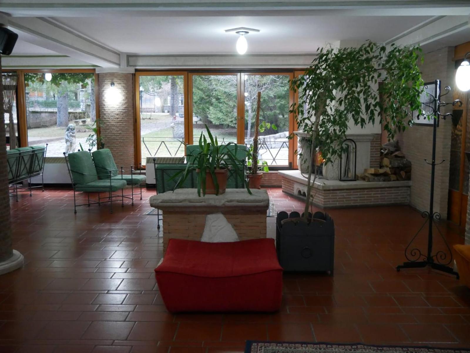 Lh Albergo Il Picchio Пескассероли Экстерьер фото