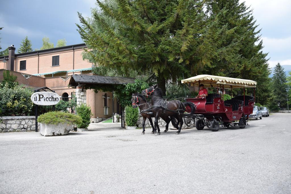 Lh Albergo Il Picchio Пескассероли Экстерьер фото