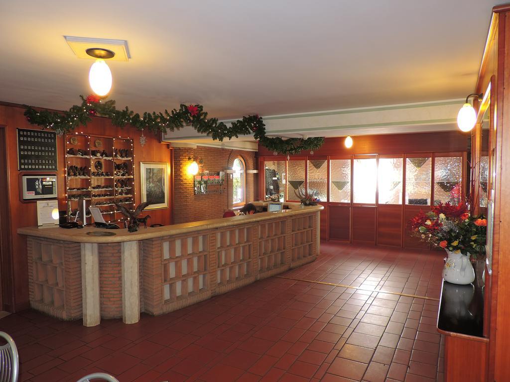 Lh Albergo Il Picchio Пескассероли Экстерьер фото