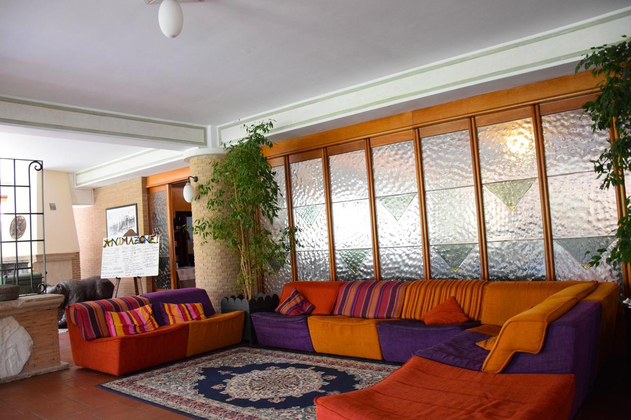 Lh Albergo Il Picchio Пескассероли Экстерьер фото
