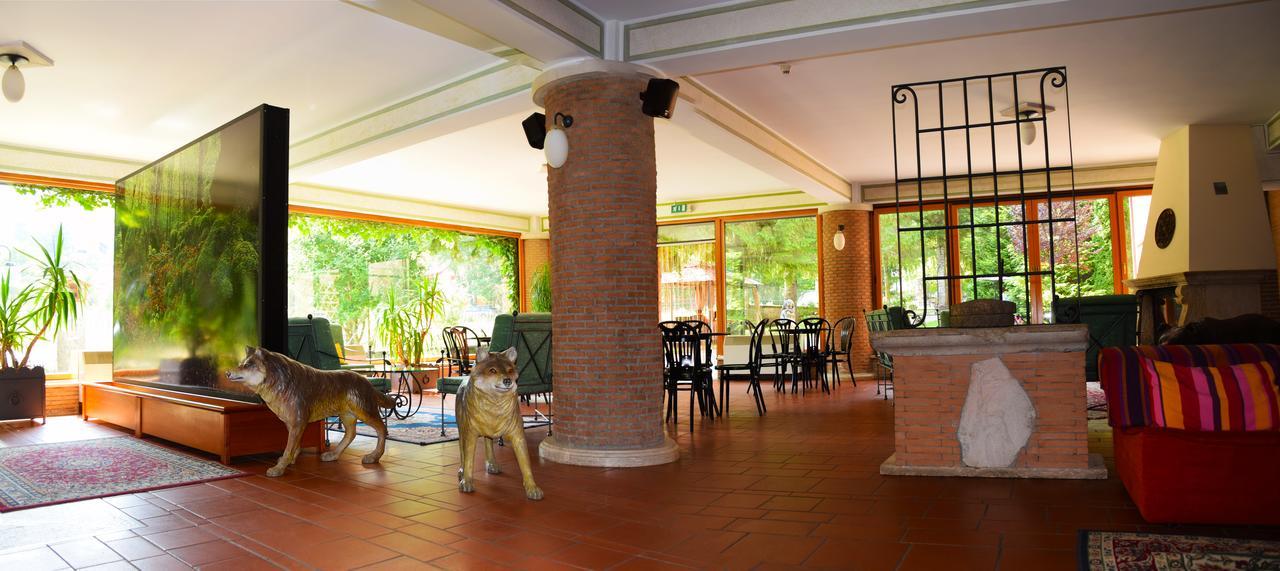 Lh Albergo Il Picchio Пескассероли Экстерьер фото