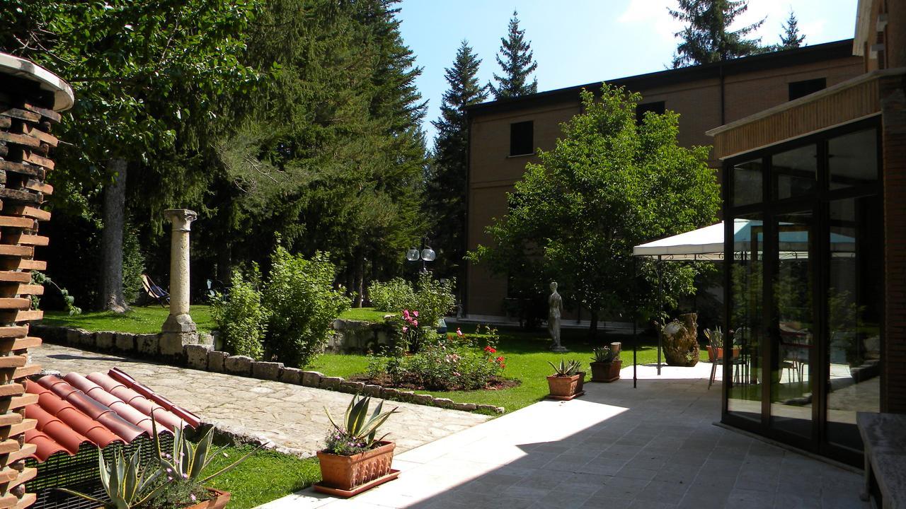 Lh Albergo Il Picchio Пескассероли Экстерьер фото