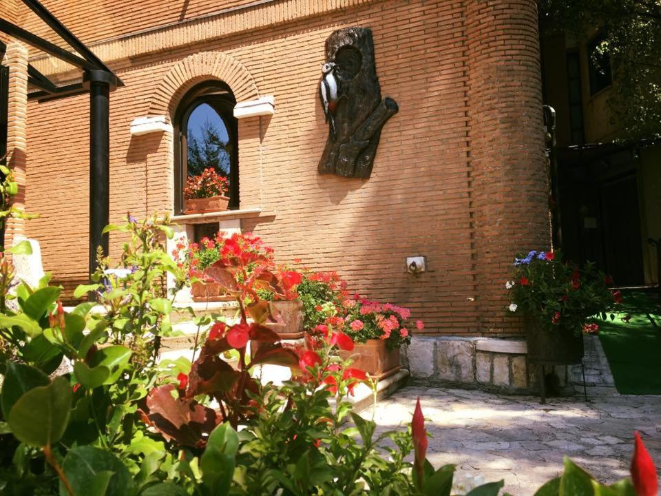 Lh Albergo Il Picchio Пескассероли Экстерьер фото